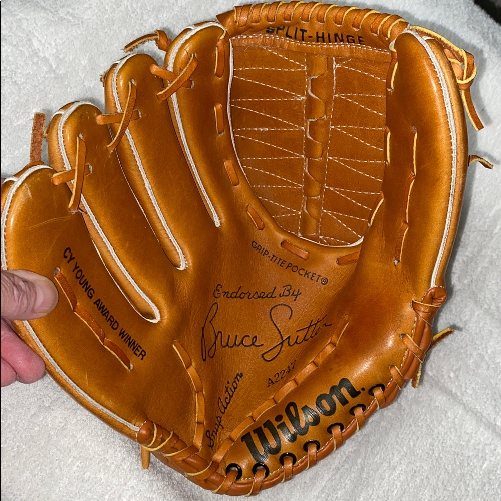 BRUCE SUTTER A2247 WILSON Brown Leather Baseball Glove